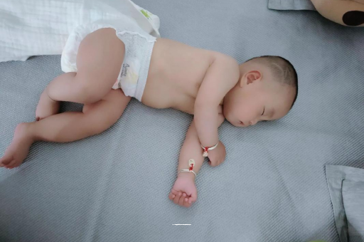 铜仁宝宝睡觉爱翻身