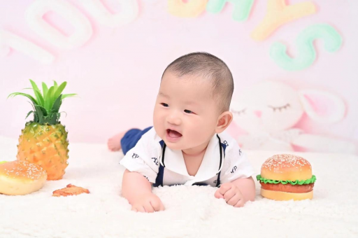 铜仁宝宝在妈妈肚子里